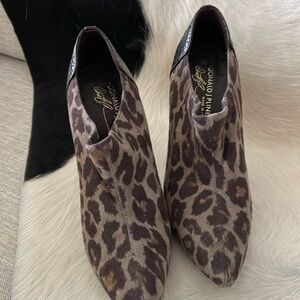 Donald Pliner grey cheetah print heel